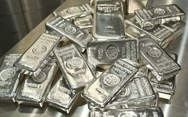 Silver: US Fed के फैसले के बाद MCX पर चांदी ₹2,000 टूटी, ₹2.30 लाख पर आया भाव